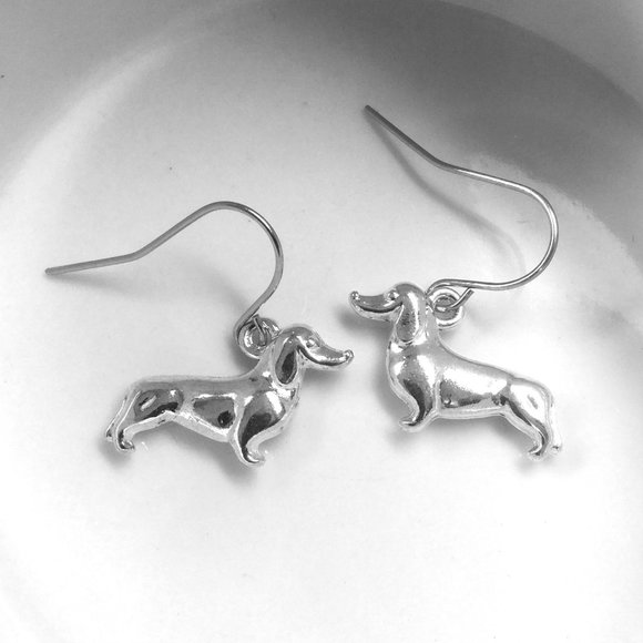 Miniature dachshund Dog Doxie Puppy Dog Lover Dog Mom Gift Charm Earrings - Picture 1 of 2